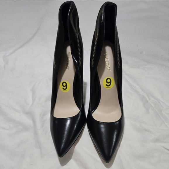 Nine West Leather Pumps With Zipper detail Sz 9 NWT - Picture 4 of 6